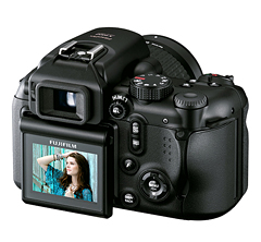 富士フイルム、900万画素CCDハニカムを搭載した「FinePix S9100」