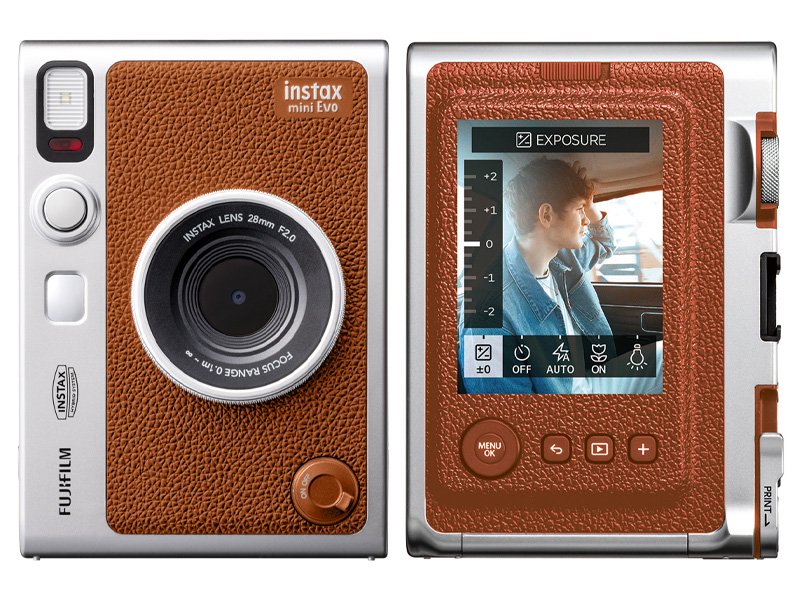 チェキ最上位機「INSTAX mini Evo」に新色ブラウン。充電端子はUSB