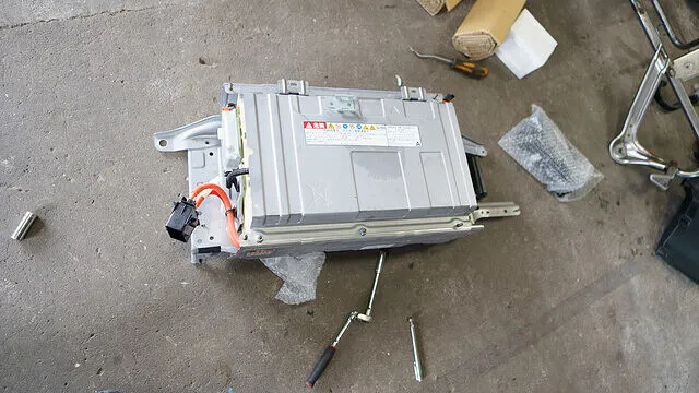 福岡県田川郡 トヨタ アクア ハイブリッドバッテリー交換｜車修理