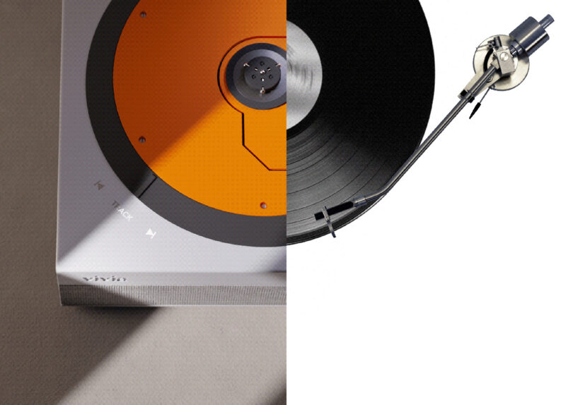 CD Playing Turntable Pairs Analog Aesthetics With Digital Fidelity