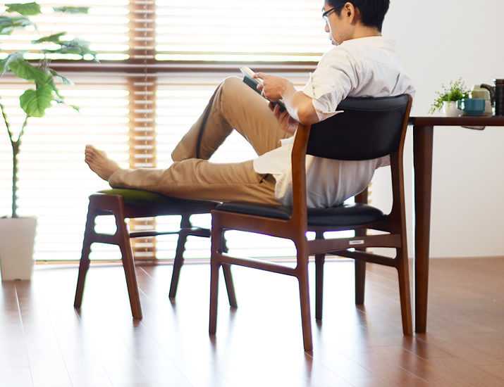 カリモク60+ アームレスダイニングチェア スタンダードブラック