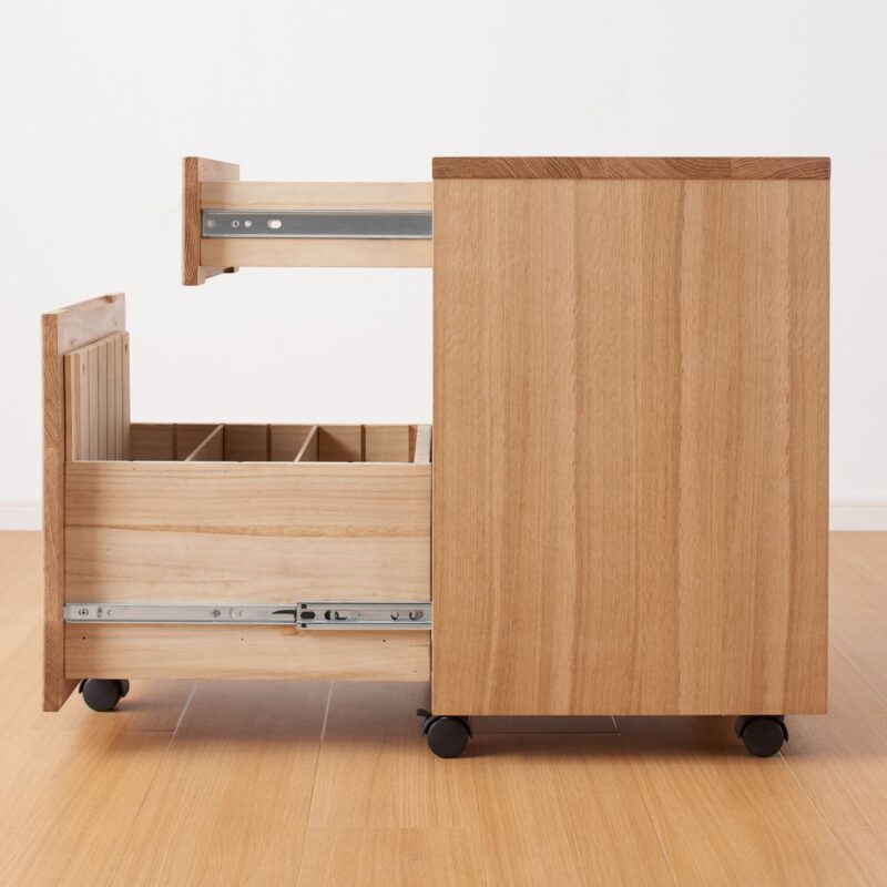 無印良品が足元棚付の「オーク無垢材デスク」発売！従来型と比較して