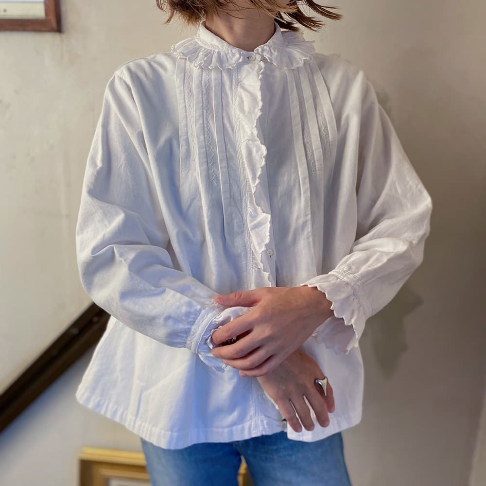 フランスアンティーク コットンフリルモノグラム刺繍レースブラウス À