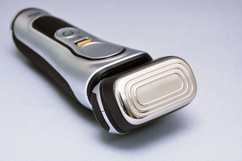 付属の美顔器ヘッドでスキンケアまでできるブラウンの最新シェーバー