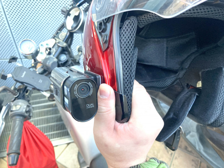 フロントもリアも1080Pで撮影！事故映像を確実に記録するヘルメット