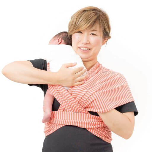 抱きおろしが簡単の伸縮性のベビーラップは外出や長時間の抱っこも安心
