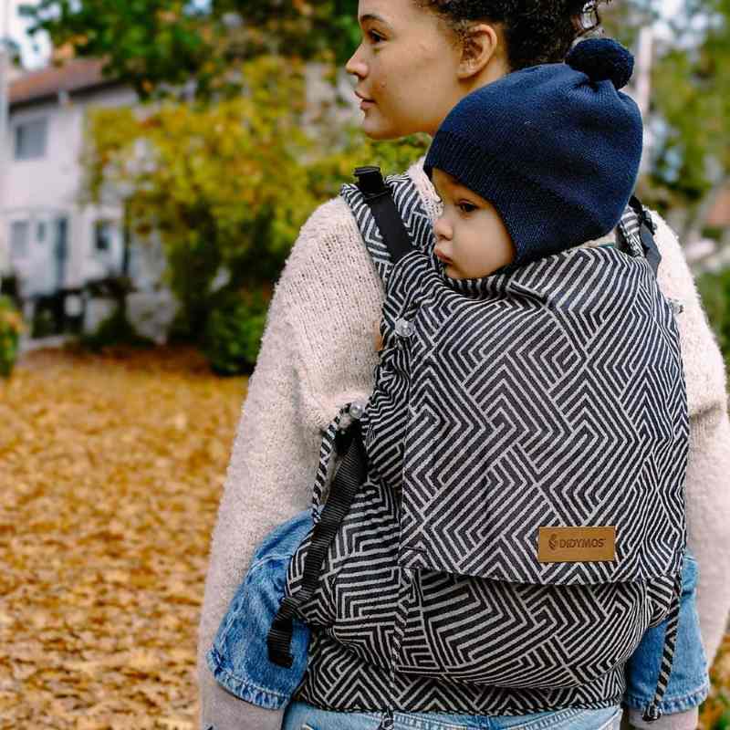 パパも使いやすいユニセックスの幼児用抱っこ紐 ｜ディディフィックス