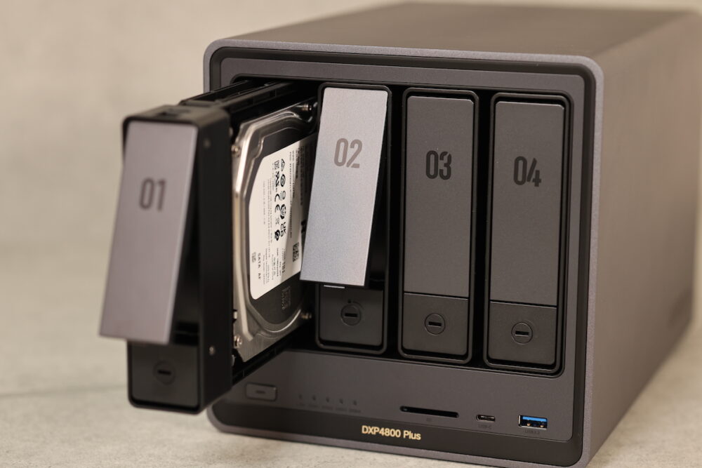 NASに興味のなかった人のためのNAS』【UGREEN NASync DXP4800 Plus