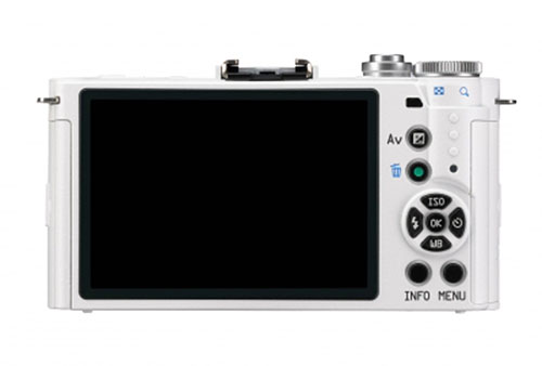 ペンタックスQシリーズの新型機「Q-S1」の前面・上面・背面の画像