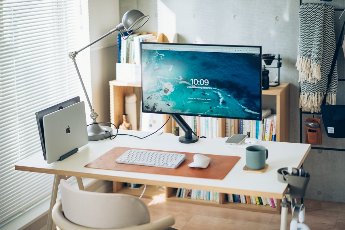 デスクツアー】白を基調としたナチュラルテイストのデスク環境作りの