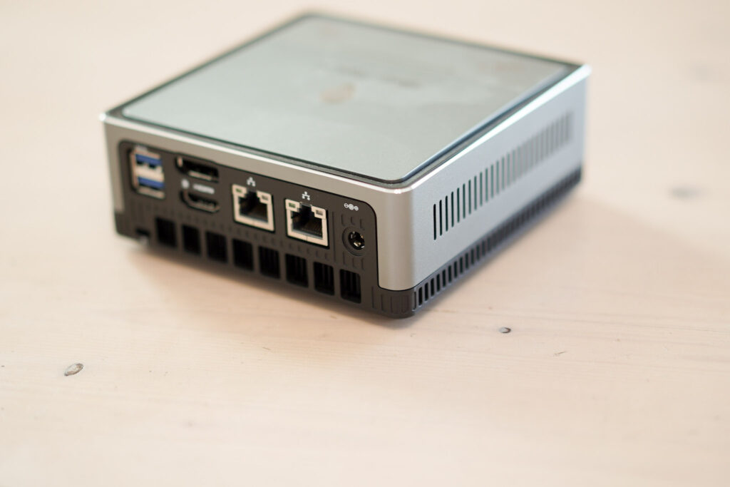 MinisForum Deskmini UM700レビュー Ryzen7搭載PCでゲームも出来る小型