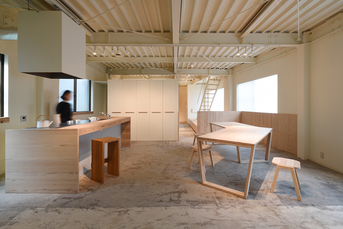 小泉誠が空間デザイン。リラックスして過ごせるサード・プレイス