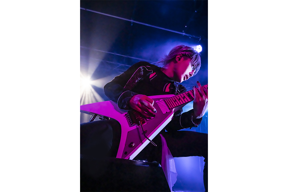 Cazqui's Brutal Orchestra、轟音と激しいステージング！熱狂的な