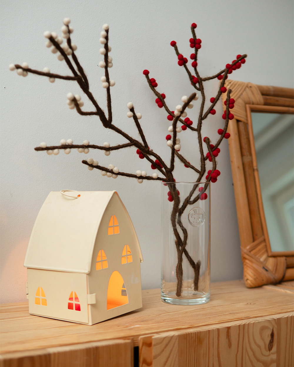 羊毛フェルトのブランチ（枝）約60cm【レッドベリー・ホワイトベリー