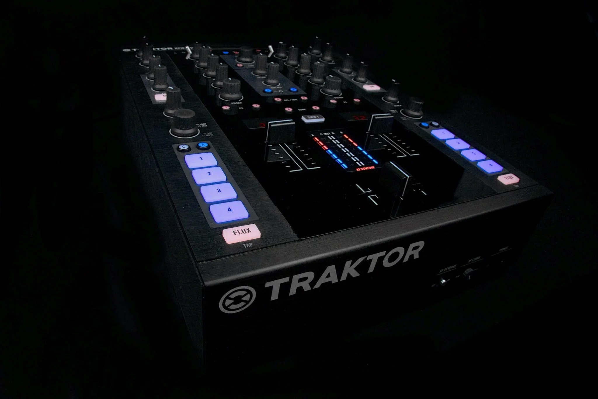 REVIEW: Native Instruments Traktor Kontrol Z2 Part 1 – DJWORX
