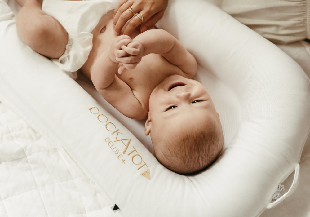 DockATot DockATot Deluxe ホワイト ベビーベッド ケース付き Deluxe+