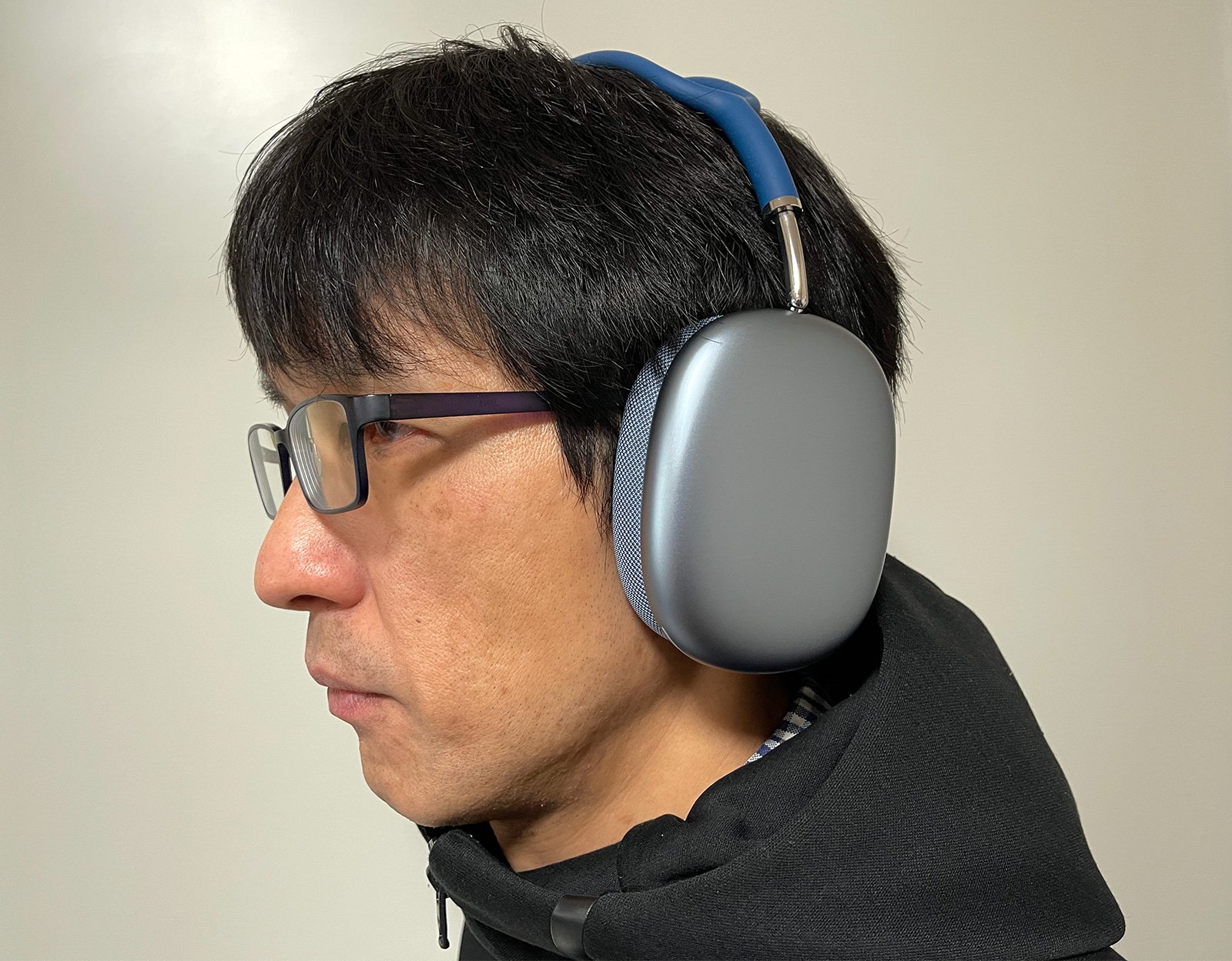 アップル初の高級ヘッドフォンは“買い“なのか？ 「AirPods Max」の実機