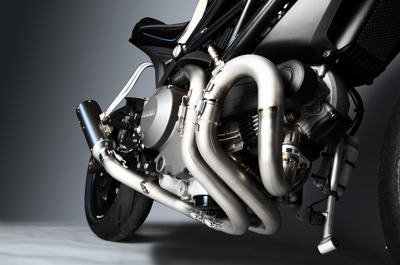 D;OMINATOR モンスター696用チタンフルエキゾーストマフラー【受注生産