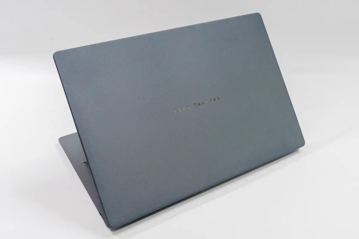 ASUS、Zebookシリーズ4製品を発表。899gのCopilot+ PC「Zenbook SORA