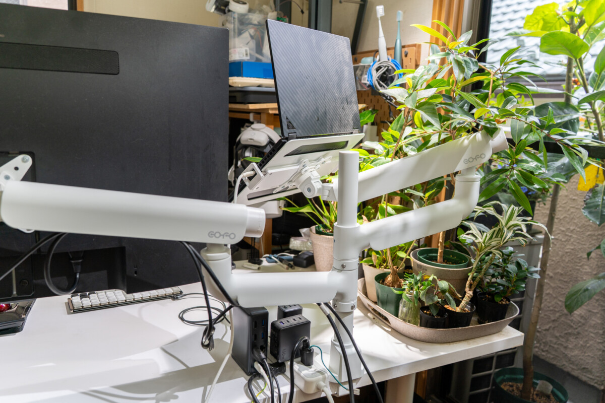 COFO無重力モニターアーム Pro（上下配置版）レビュー 省スペースで