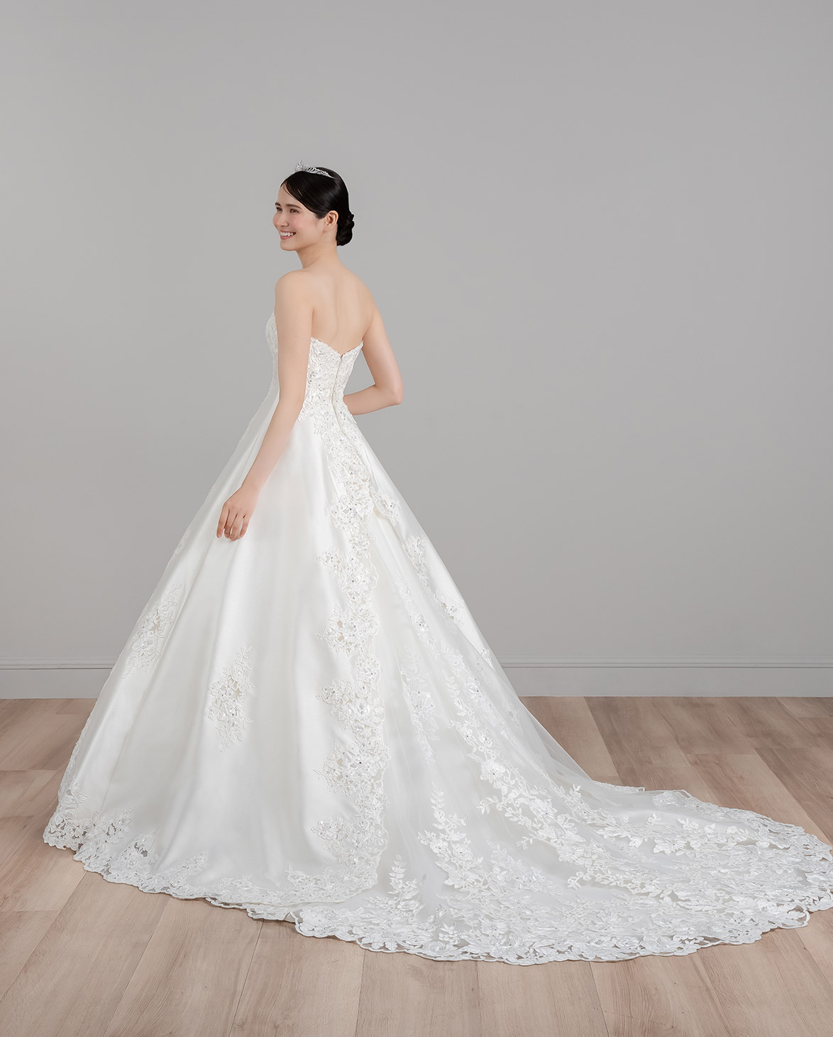 Bifera（ビフェラ） | ブライド | TAKAMI BRIDAL | ウエディングドレス