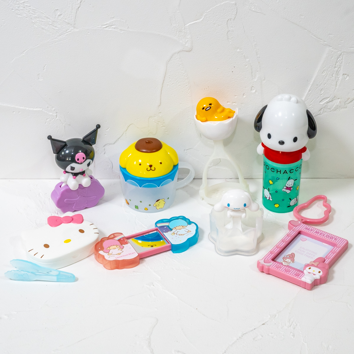 ハローキティやシナモン、クロミたちと料理やお出かけ準備