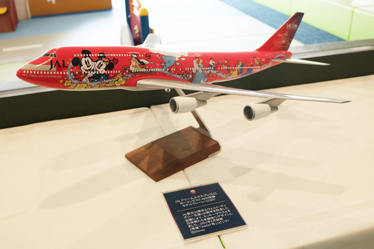 ディズニー映画『ファンタジア』の特別塗装飛行機！「JAL DREAM