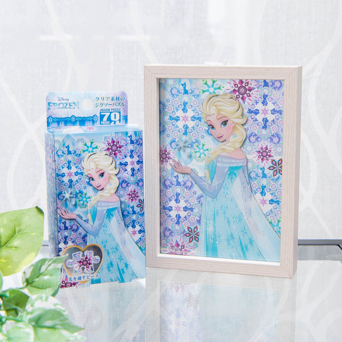 ガラスのタイルのようなアート！やのまん「ディズニープリンセス