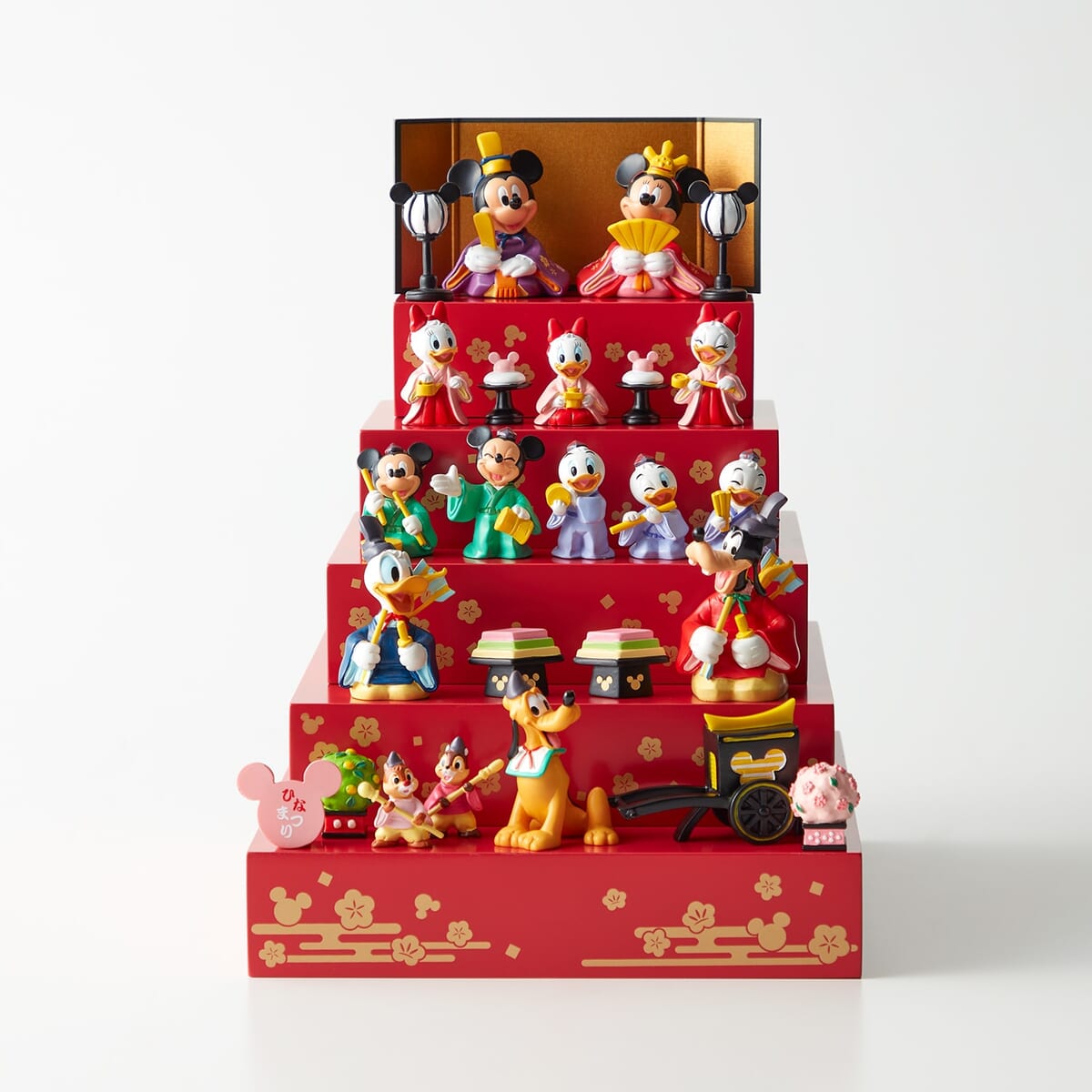 ミッキーたちがひな人形に！ ベルメゾン ディズニー「壇付きおひなさま