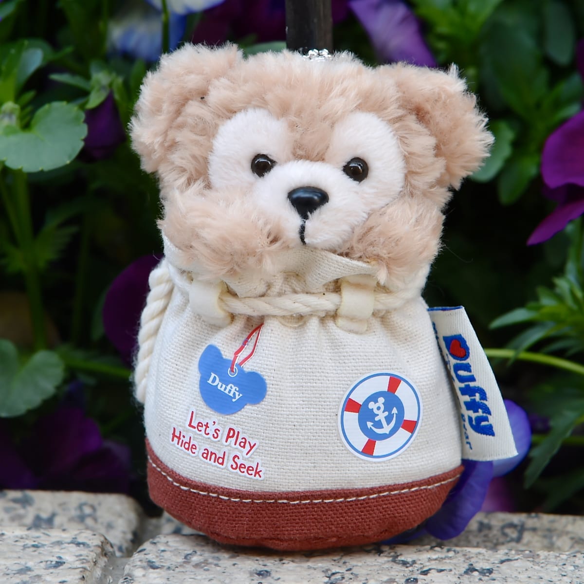 ひょっこりかくれんぼ！“ダッフィーたちのかくれんぼ”ぬいぐるみストラップ