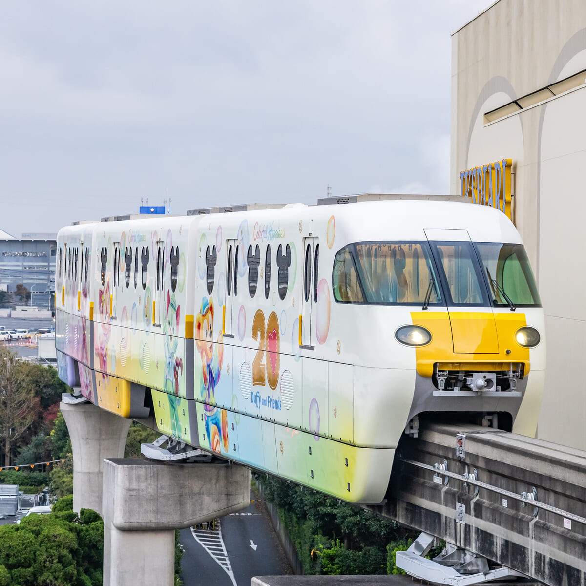 ぬいぐるみ生地と同じ“ふわふわ”編成！ディズニーリゾートライン