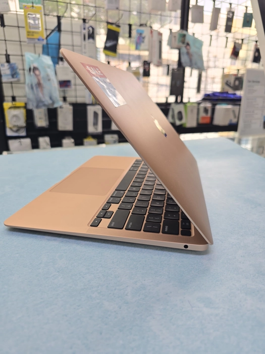 Apple Macbook Air 2020 {A2337} M1 Chip - Like New