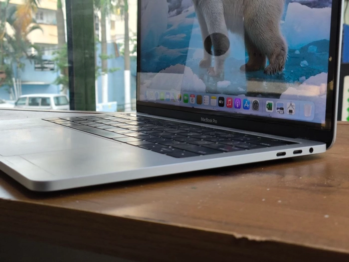 Apple MacBook Pro A1706 (2016) - Core i5, 8GB RAM, 256GB SSD