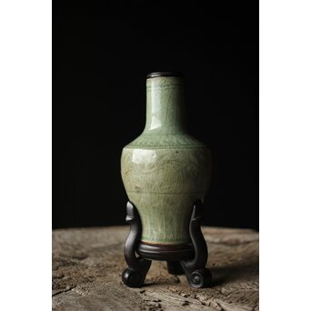 中国陶磁 龍泉窯 七官青磁 紫檀意台 瓶/花瓶 P339｜骨董店 のびる 古