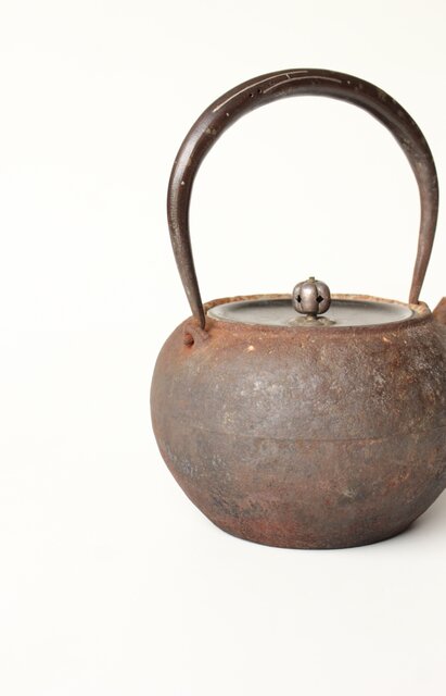 龍寿堂 浄寿 丸形鉄瓶 湯沸 銀摘蓋 M443｜骨董店 のびる 古美術 骨董