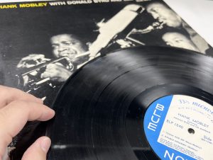 中古レコードの買取で注目されているアンビエント（環境音楽）の作曲家