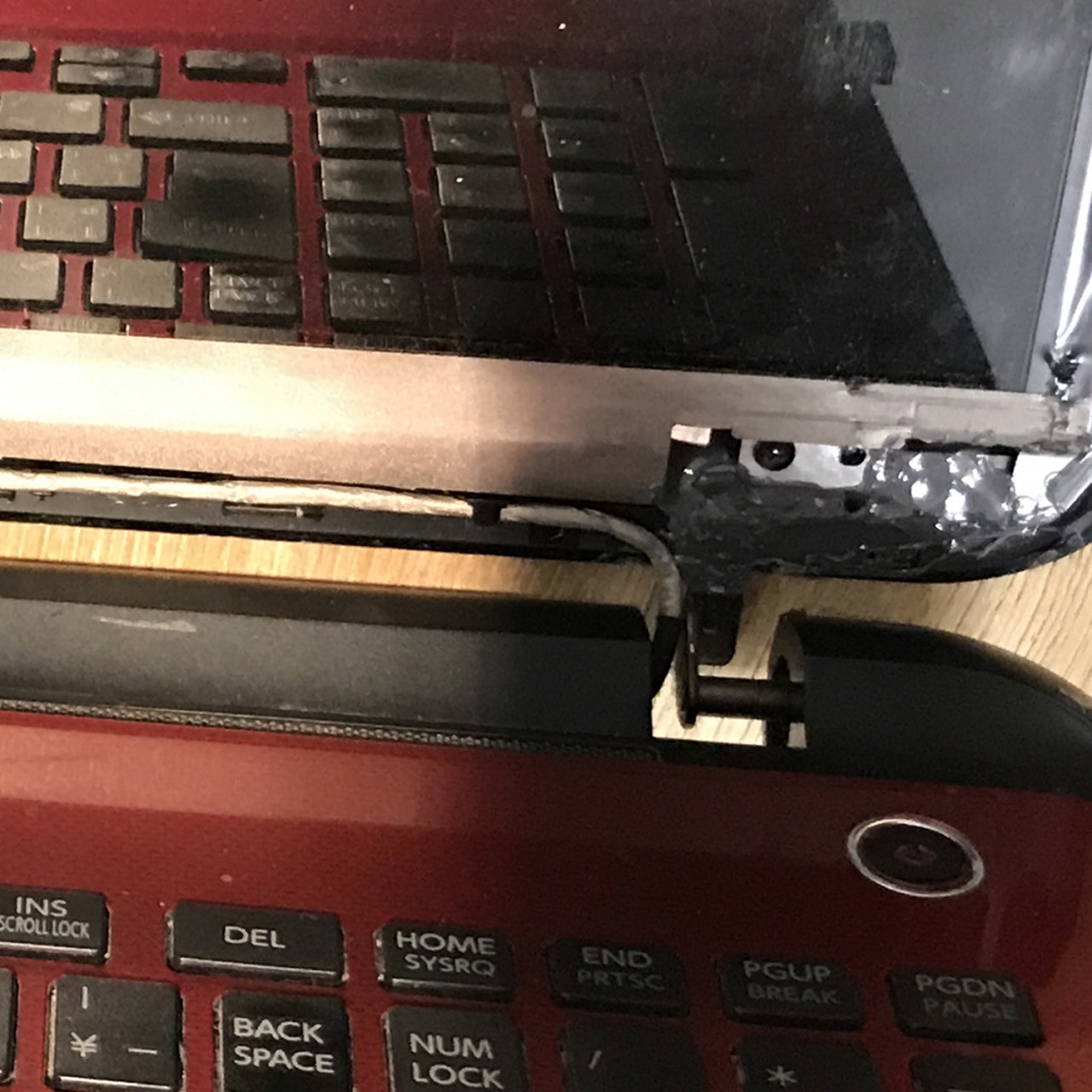 TOSHIBA DynaBook Tシリーズ ヒンジ修理