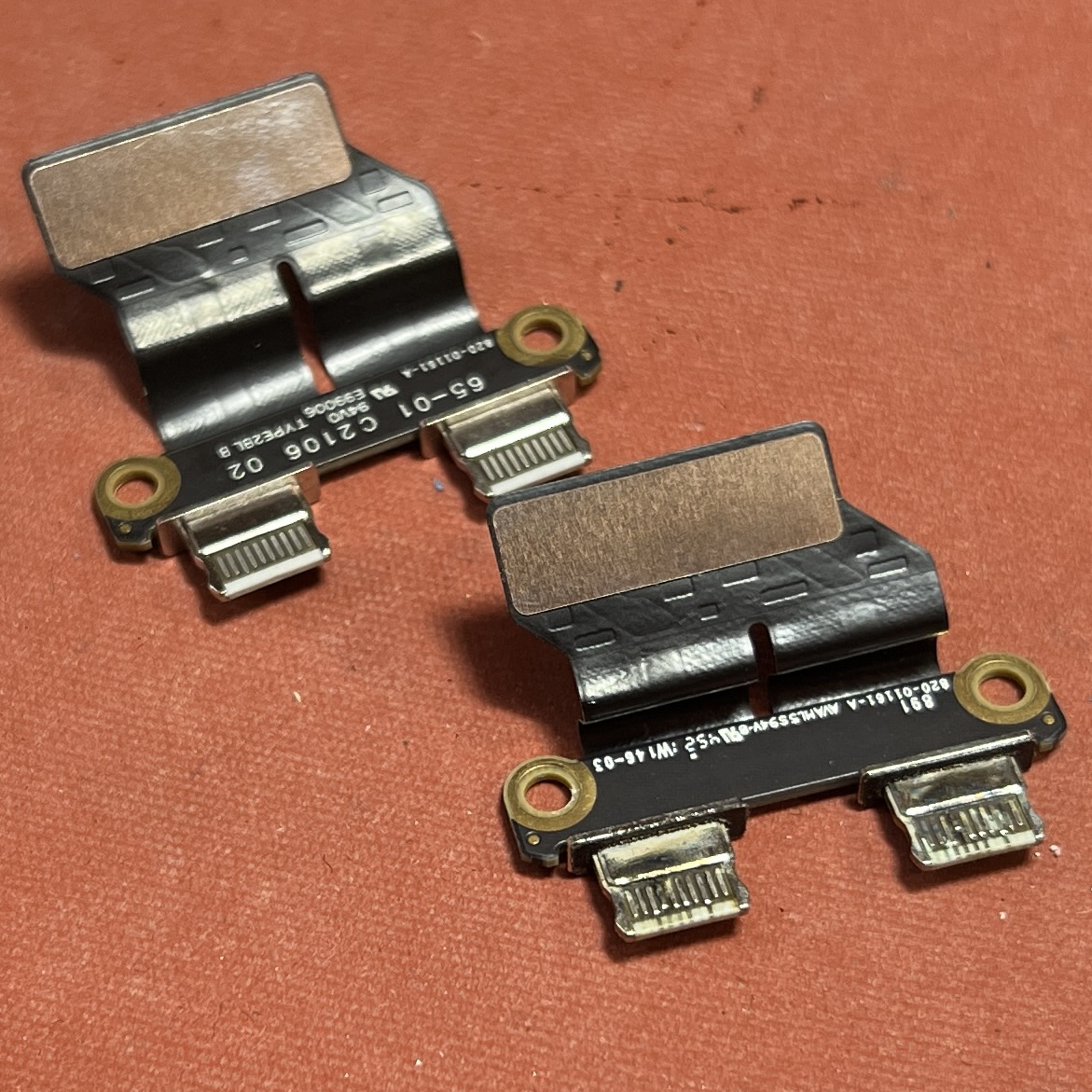 MacBook Air (M1, 2020) 充電できない USB-Cコネクタ交換修理