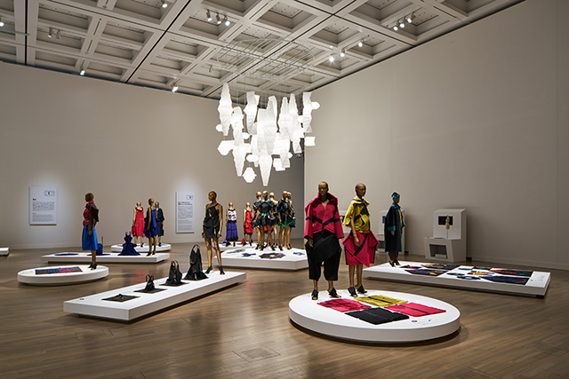 デザイナー・三宅一生の仕事を公開〜国立新美術館『MIYAKE ISSEY展