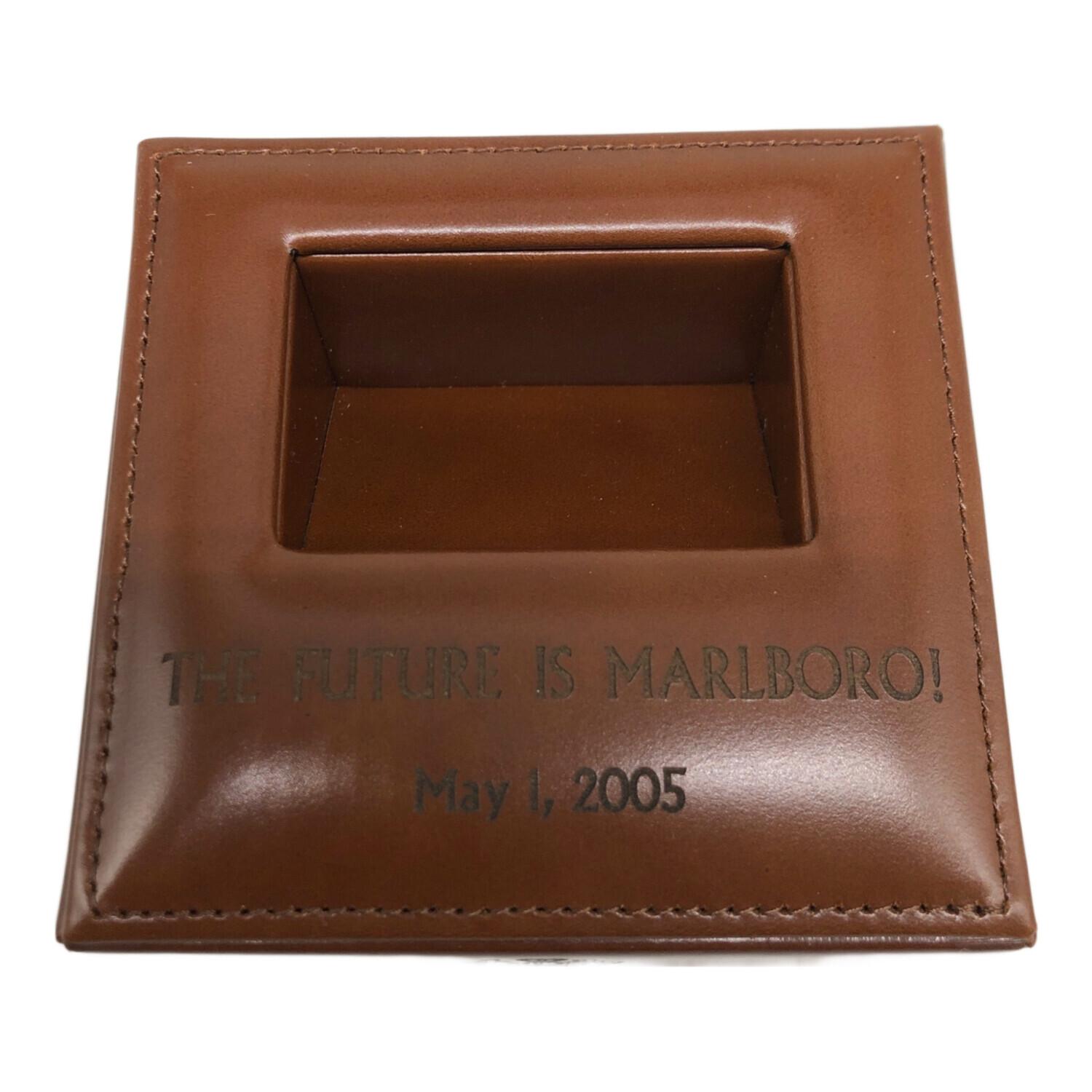 Marlboroクリスタル 台座付 2005年記念｜トレファクONLINE