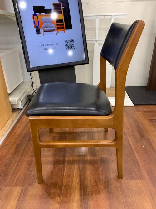 カリモク60+ (カリモクロクマルプラス) アームレスダイニングチェア