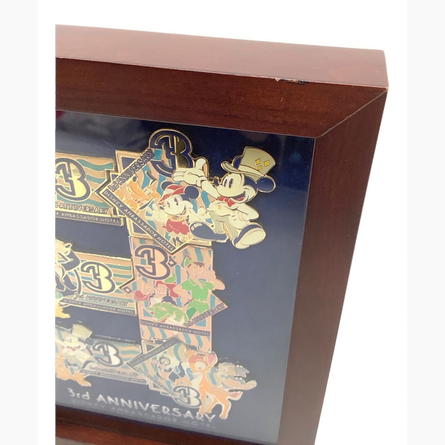DISNEY (ディズニー) ピンバッジ アンバサダーホテル 3周年 額入り