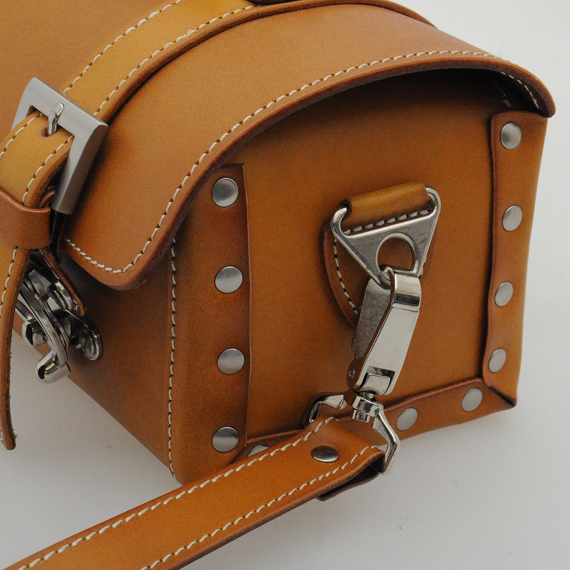 DEEN レザーツールバッグ・ハニーブラウン（ショルダー付き） DNHB