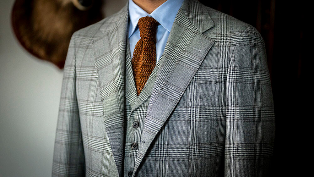 ライトグレーのフランネル素材でクラシカルなダブルスーツ “CANONICO