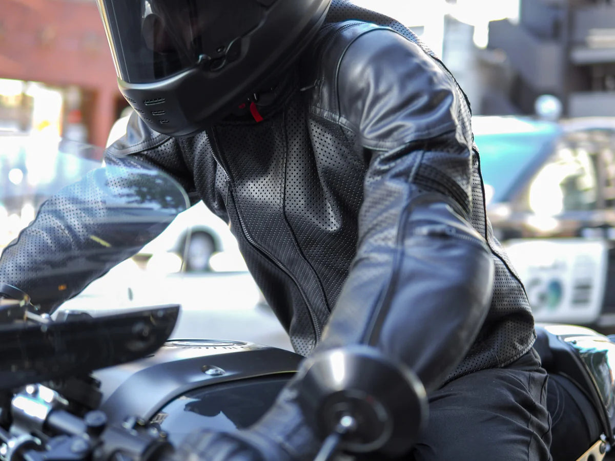 夏でも革ジャン！夏用のパンチングレザージャケットをご紹介