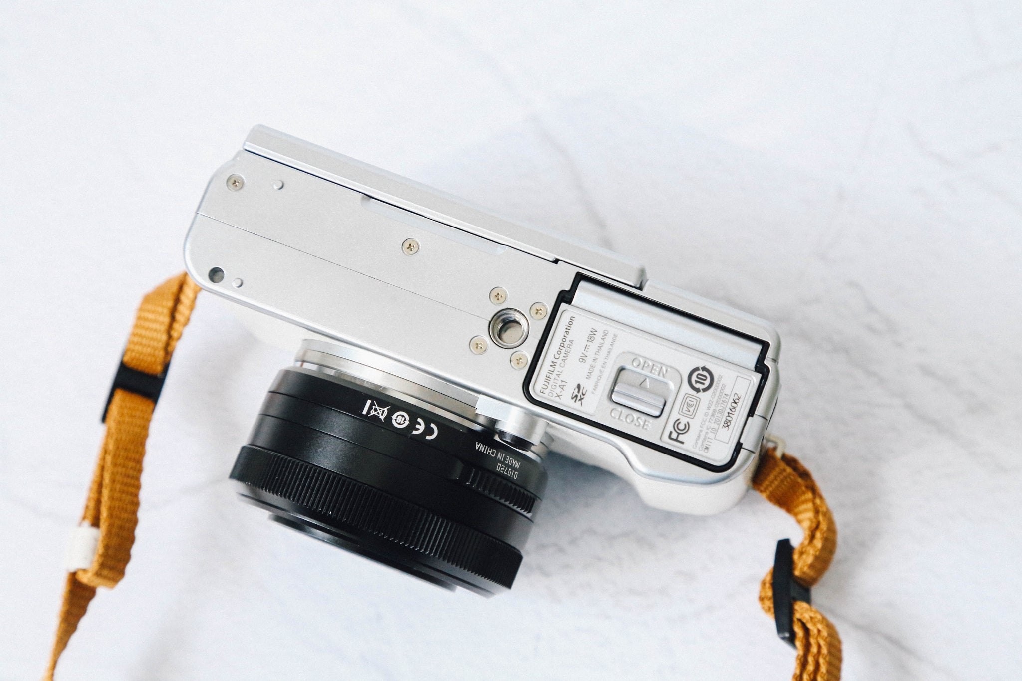 FUJIFILM X-A1【完動品】1000台限定色ホワイト❗️明るいパンケーキ