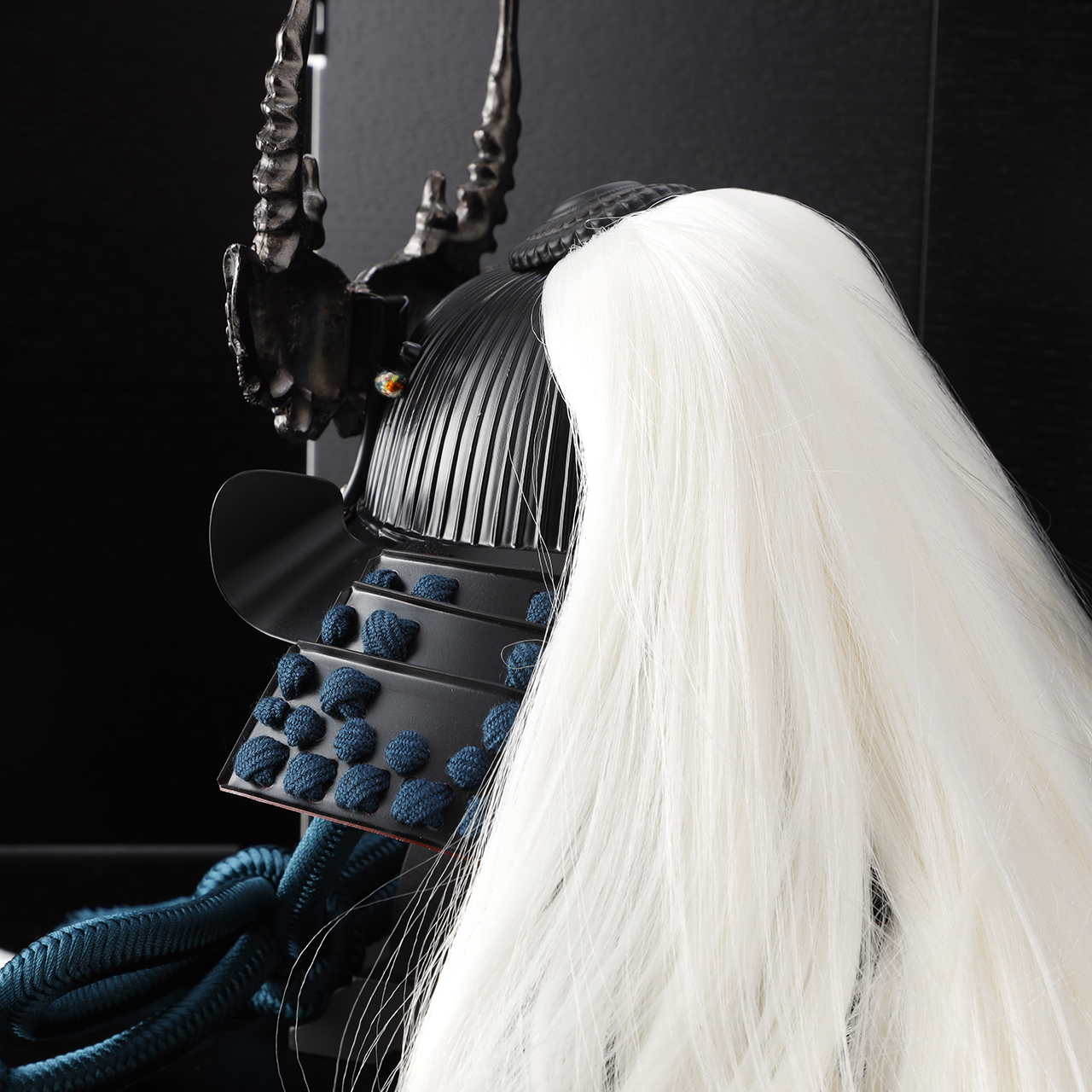 漆黒 – SHIKKOKU – 武田信玄 鈴甲子雄山 【五月人形・武将兜】 - 人形