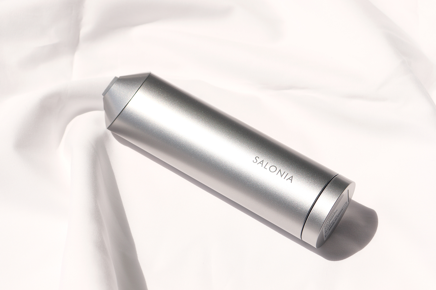 水流×吸引で“見える毛穴ケア”！家庭用美容家電「SALONIA アクア