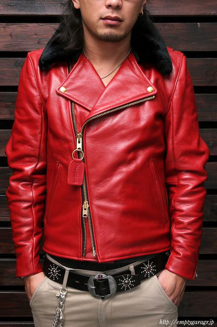 レッドレザージャケットは時に自分へのチャレンジ。 – Empty Garage