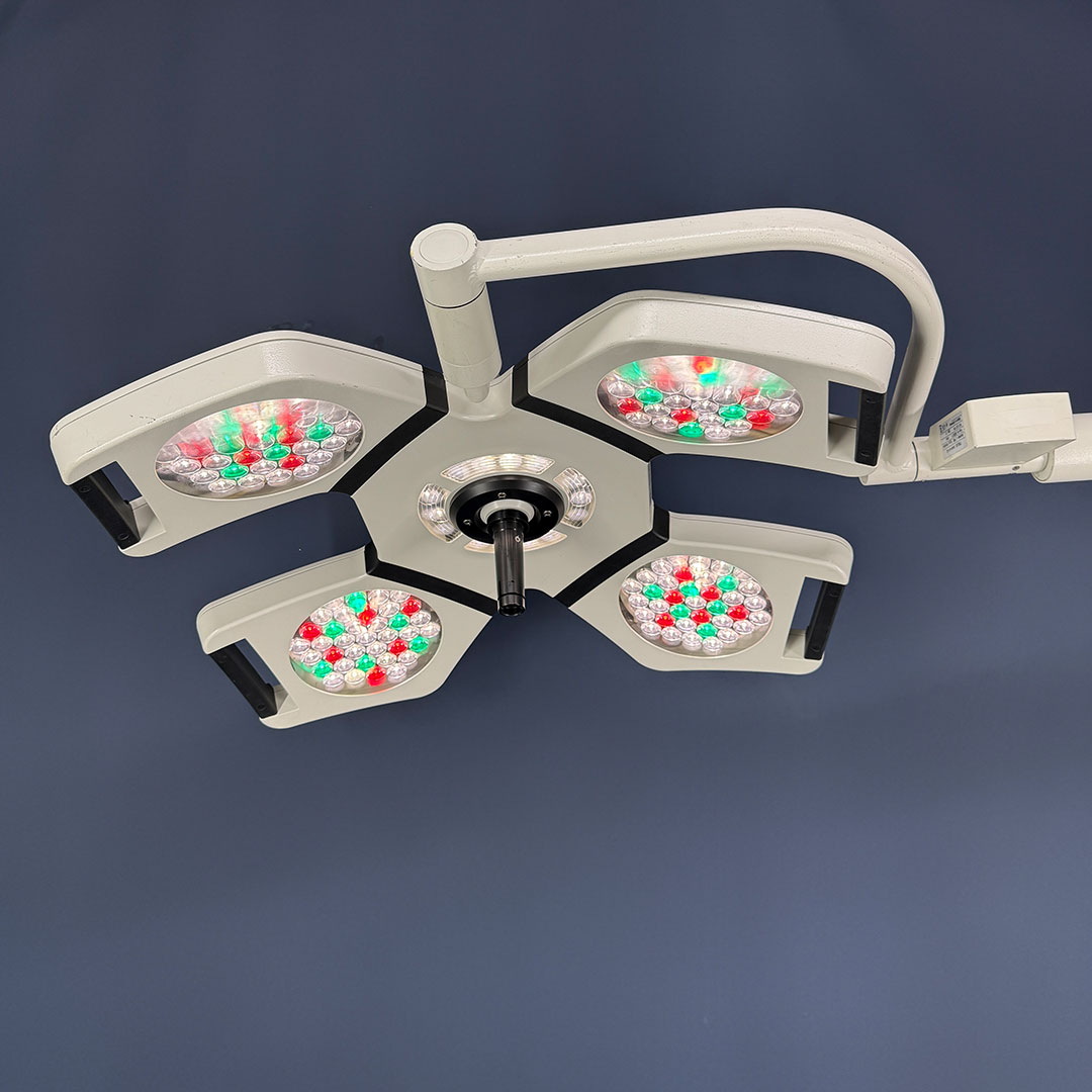 The Trilux Medical Lighting Aurinio L160 - EMTrading